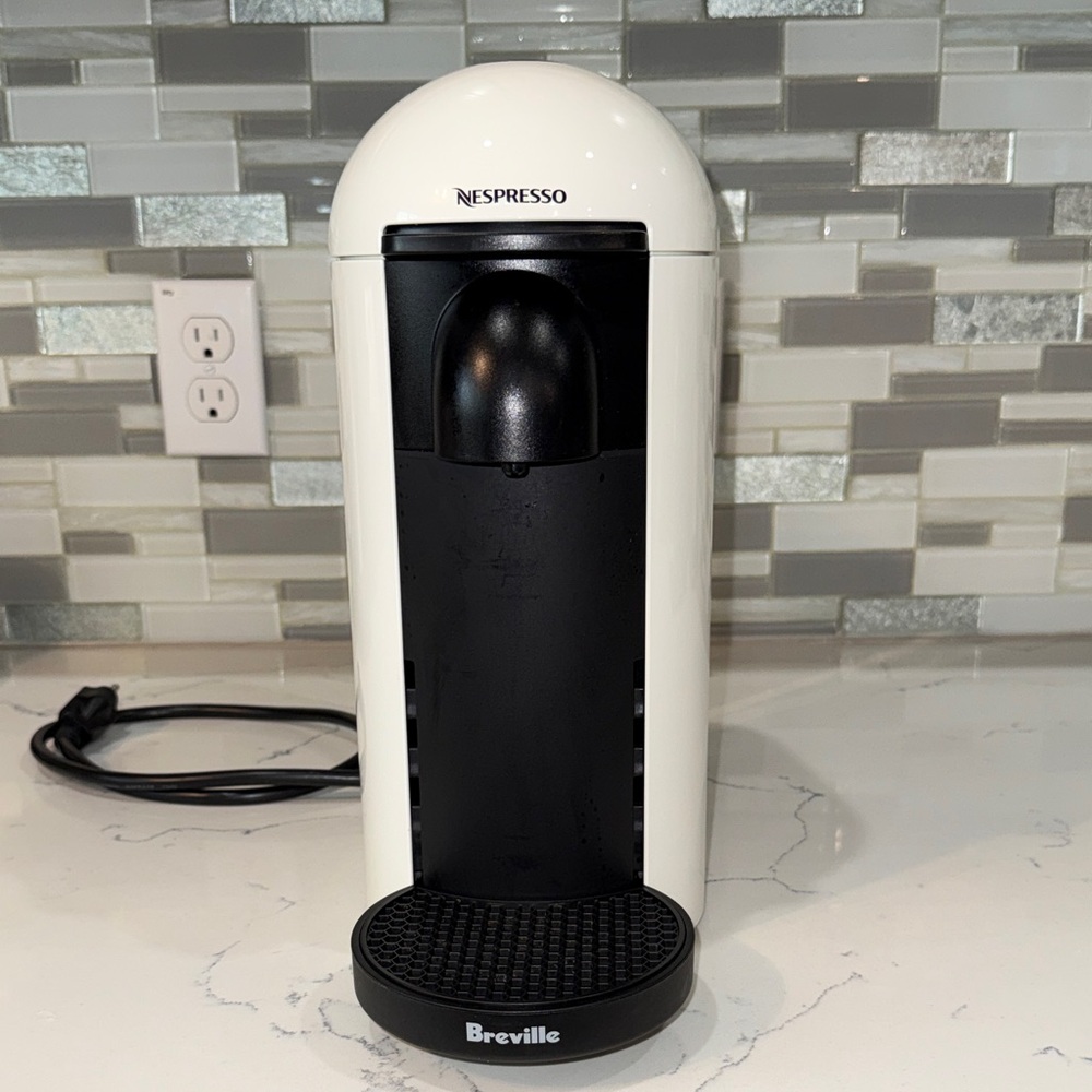 Nespresso Breville Coffee Machine in Black and White